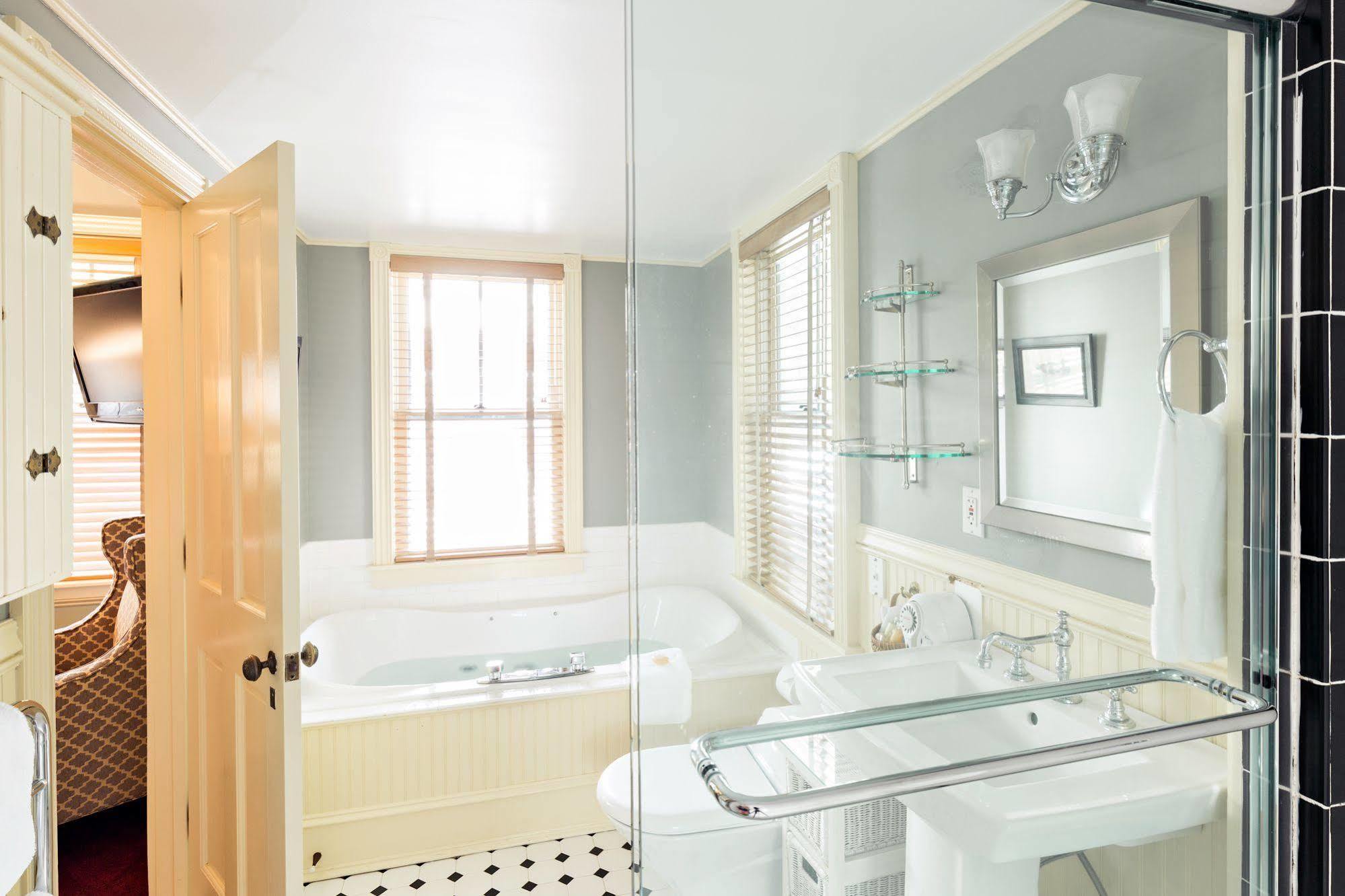 Brass Key Guesthouse Adults Only Provincetown Bagian luar foto